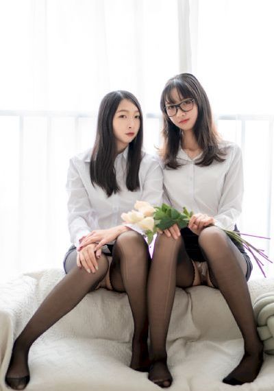 男生很用力的握女生手腕_720完整版观看